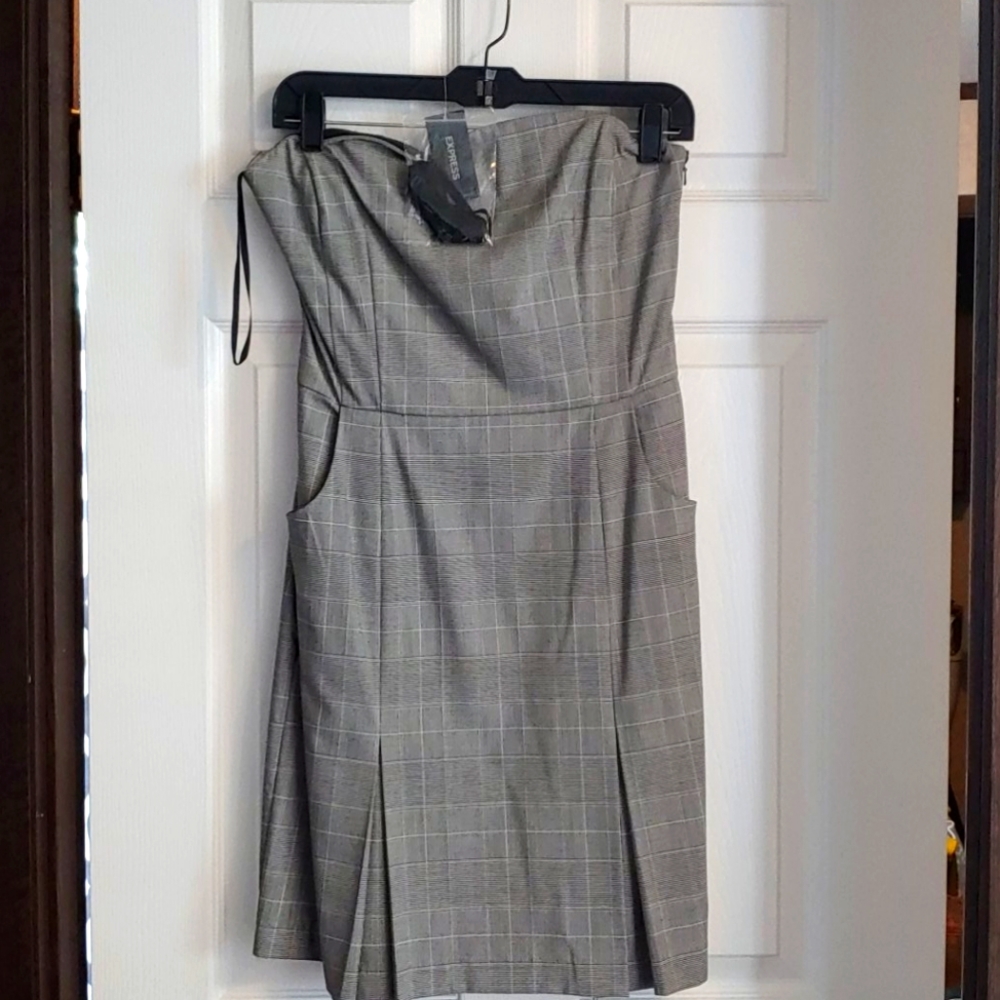 Express Size 6 Houndstooth mini dress